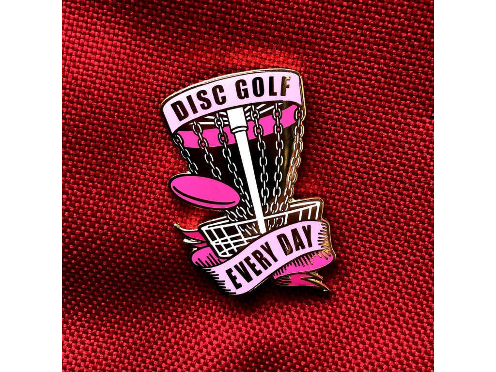 3869 odznak disc golf every day ruzovy